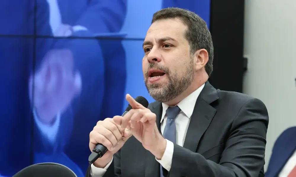 Na Câmara, Boulos defende fim da escala 6x1 de forma imediata