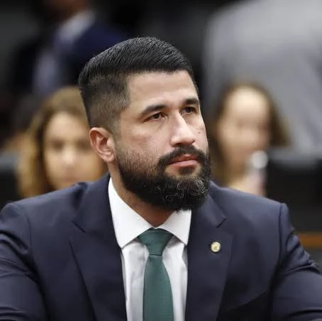 Escala 6 X 1: deputado Fábio Costa vota contra interesse dos trabalhadores