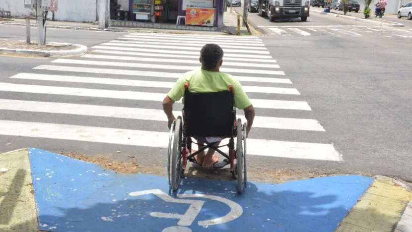 Motorista bêbado atropela cadeirante e foge sem prestar socorro em Arapiraca