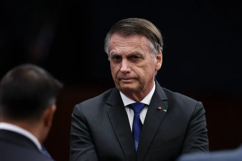PF realiza buscas na casa de Bolsonaro a procura de armas de fogo