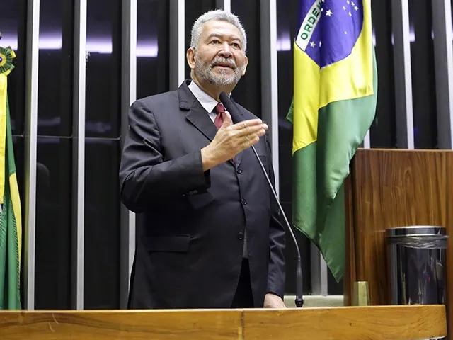Câmara confirma perda de mandato de Paulão