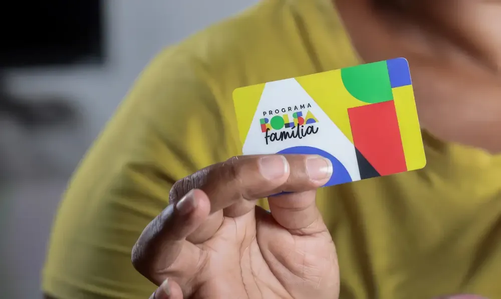 Bolsa Família eleva taxa de emprego e diminui mortalidade, diz estudo