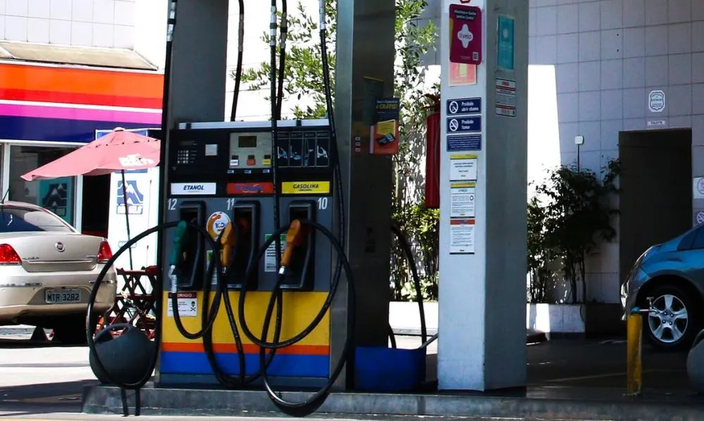 Subsídio de R$ 0,44 por litro de gasolina é estendido por mais 30 dias
