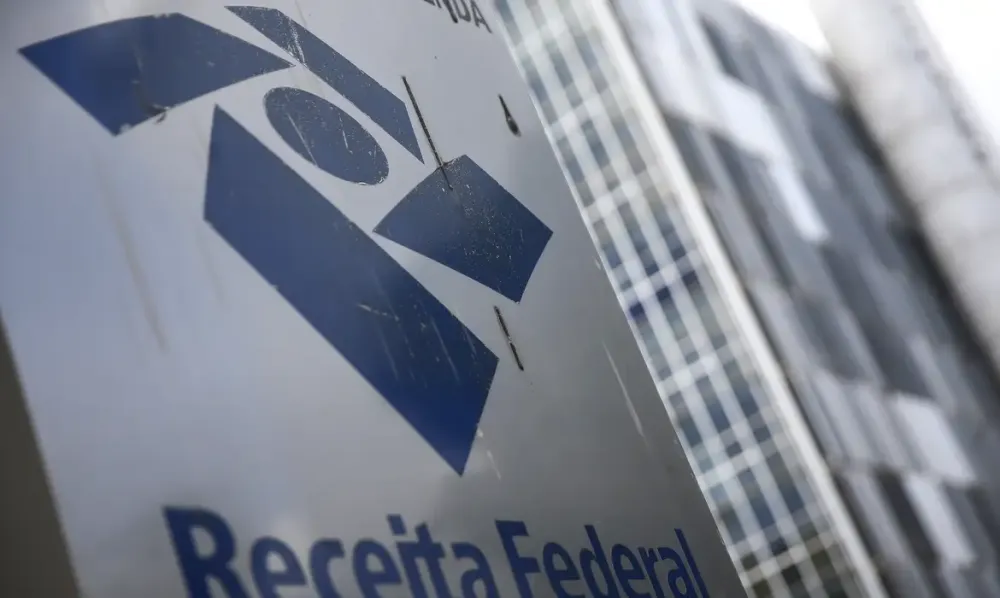Receita paga o terceiro lote de restituição do Imposto de Renda