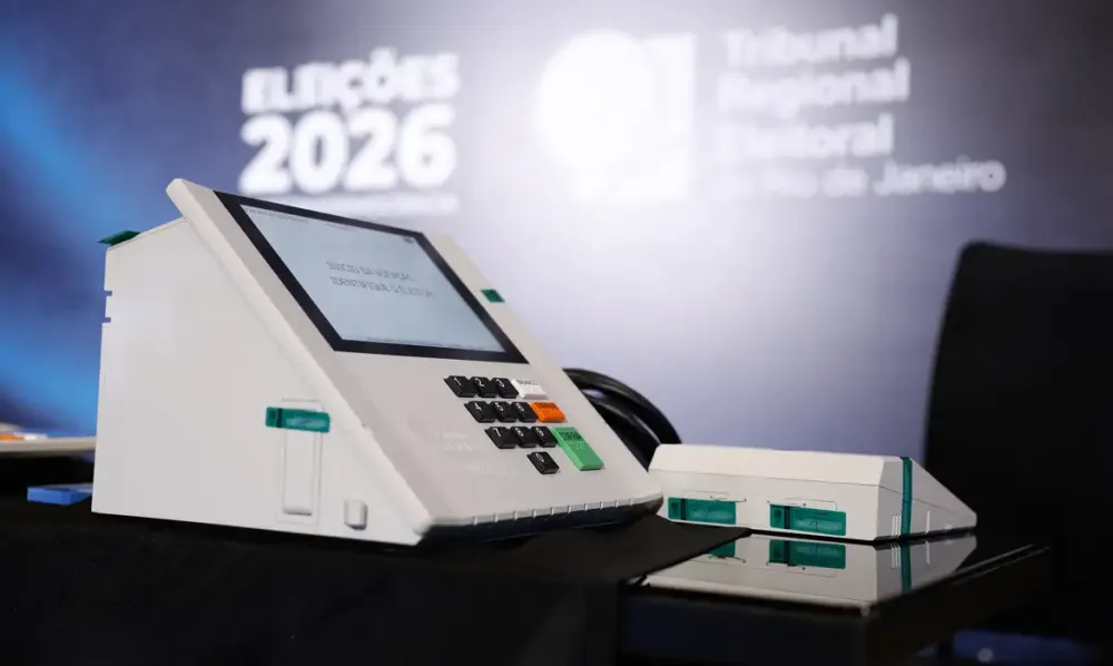 Eleitores que moram no exterior podem solicitar voto em trânsito