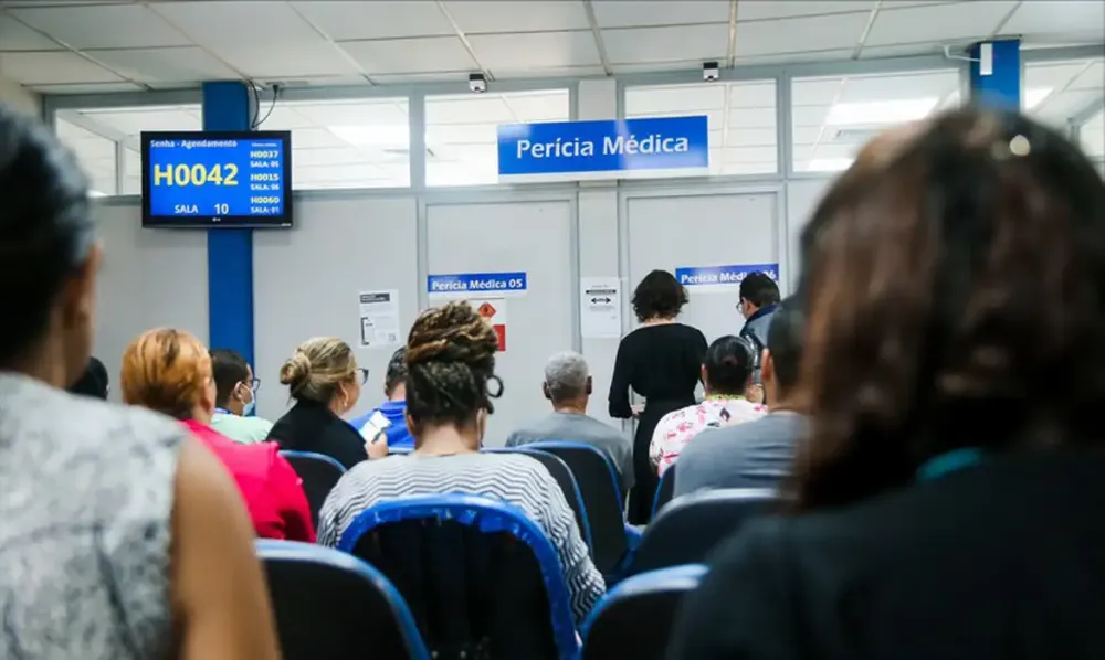 INSS zera fila de atendimentos iniciais em agosto