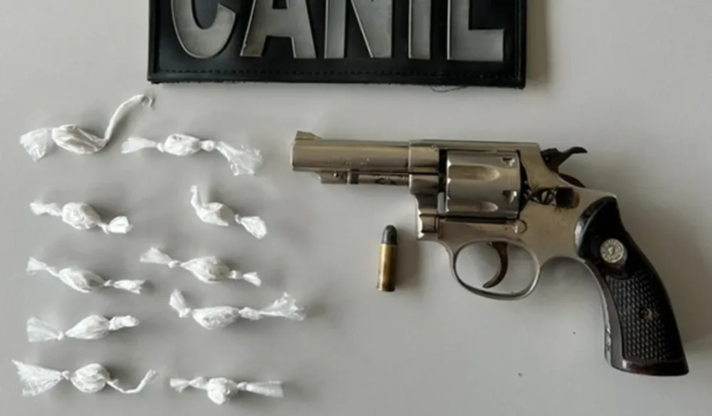 3º BPM apreende arma e cocaína em Arapiraca; homem foi preso em flagrante