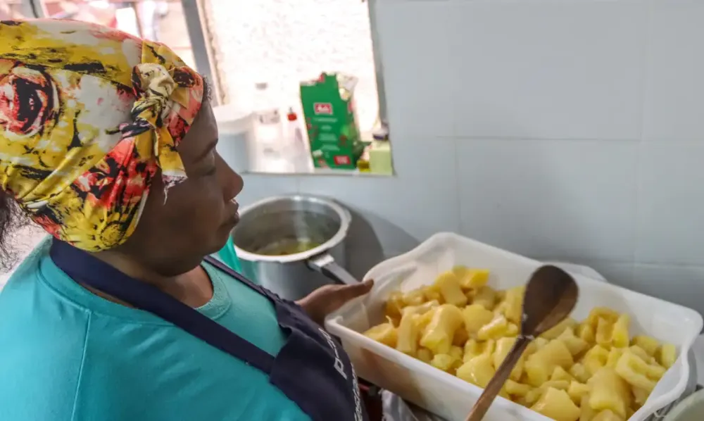 Cozinha Solidária quer formar mil cozinheiras em todo o Brasil
