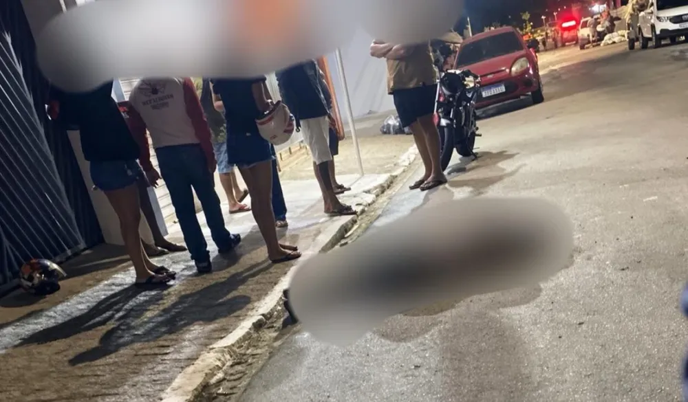 Homem esfaqueia dois durante discussão no Centro 